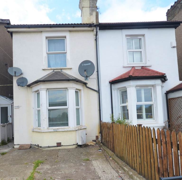 Beautiful split level 2 bedroom Victorian conversion flat set over two floors £1450 pcm