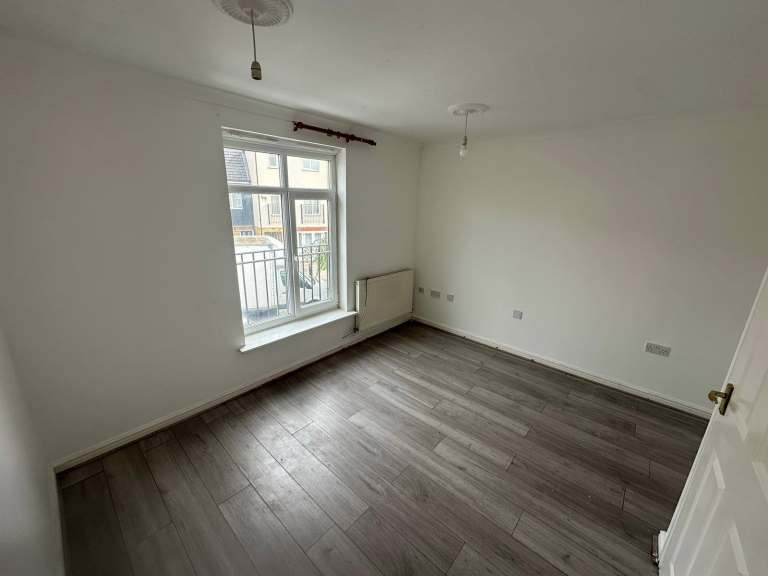 4 Bed 3 Bathroom Terraced House to Rent in Barking, Ilford - IG1 2LB