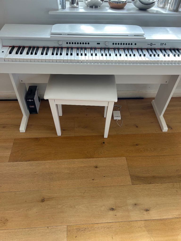 Gear4Music DP-6 digital piano. White wood. With stool 