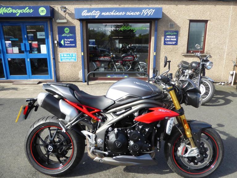 Triumph Speed Triple 1050 R - 2016 - 3,814 Miles at Penrith Motorcycles 