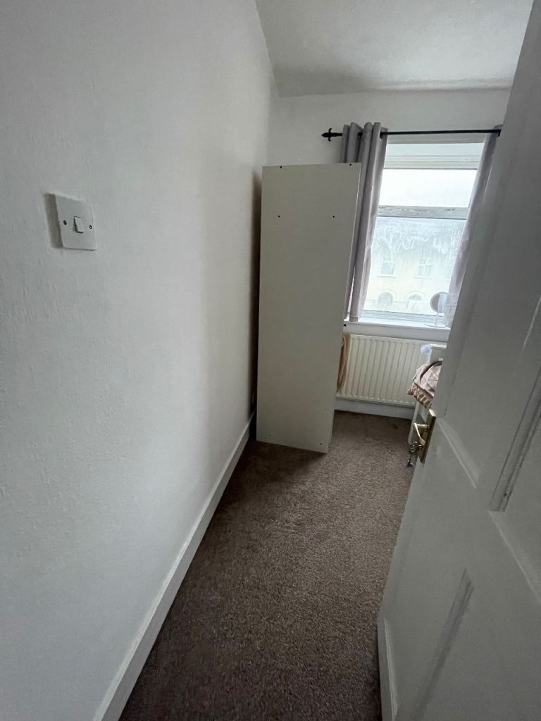 Rooms to rent - one double and one single 