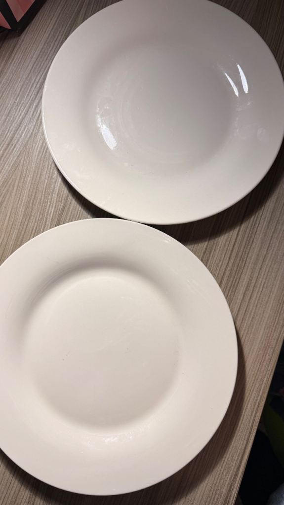 Set of 2 White plates 