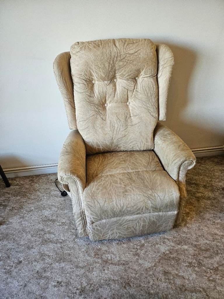 Electric recliner chair in great condition 