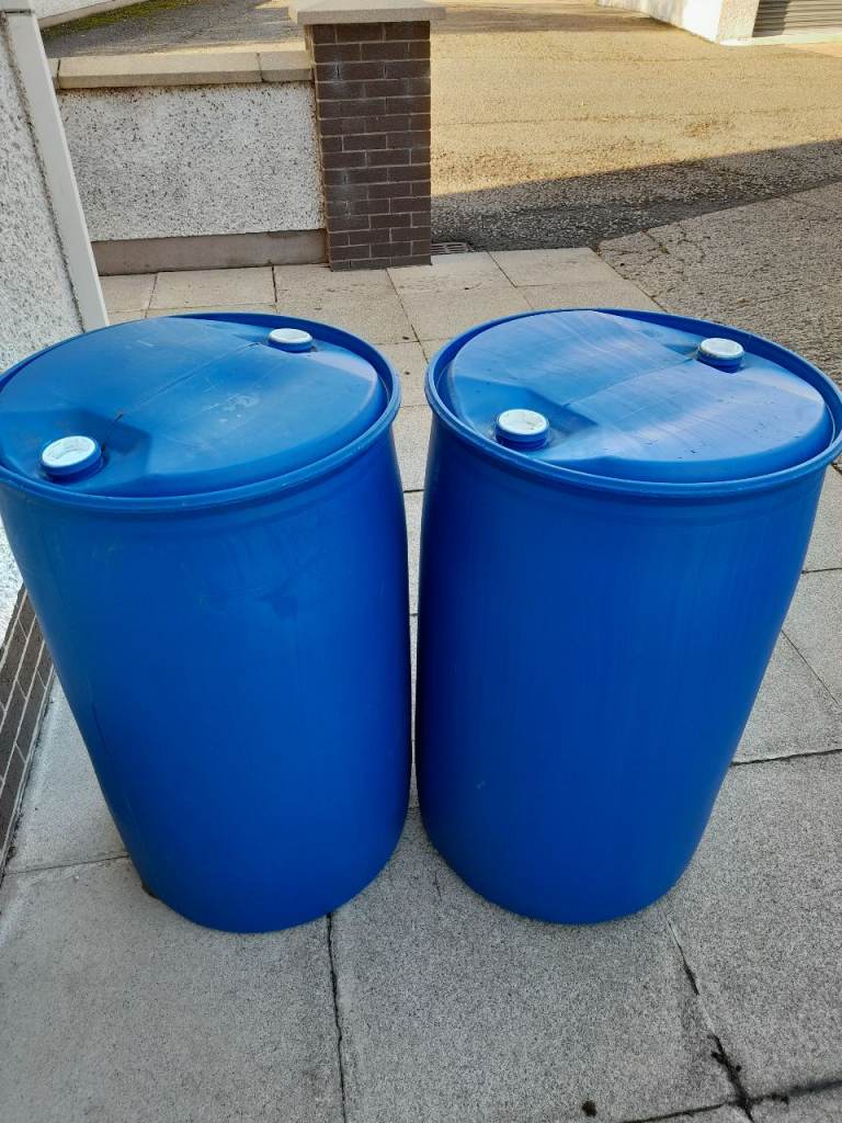 200 Litre plastic barrells 
