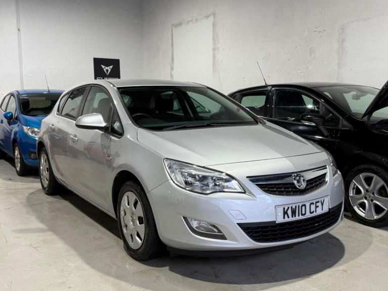 2010 Vauxhall Astra 1.6 16v Exclusiv Euro 5 5dr HATCHBACK Petrol Manual