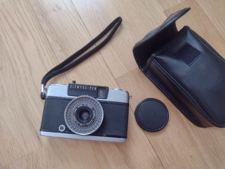 Olympus Pen EE-3 Film Camera