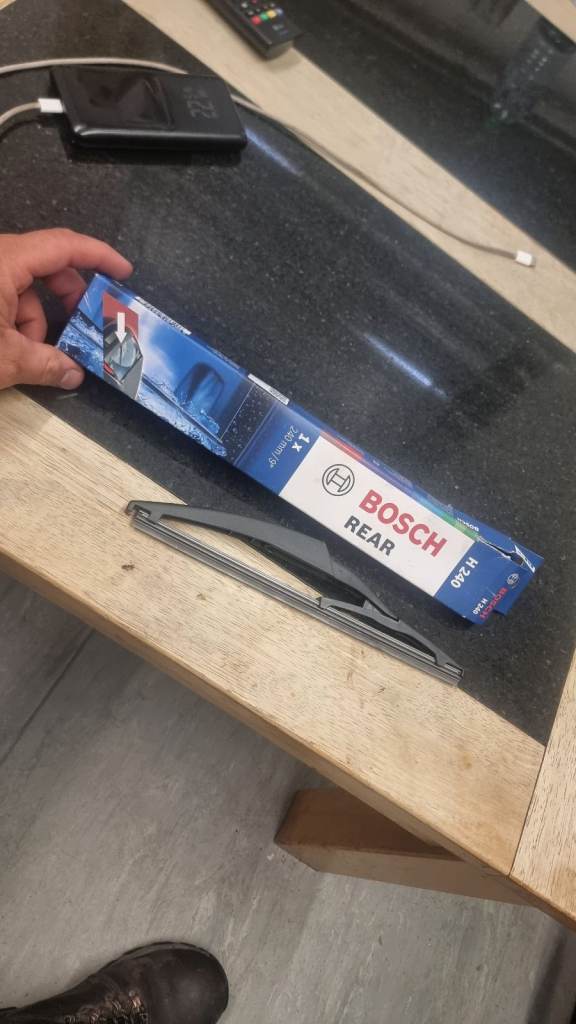 Bosch H240 Rear Wiper Blade 240mm - Brand New