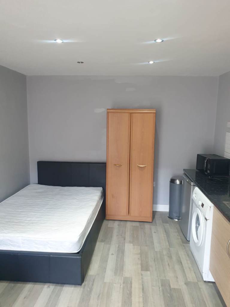 Nice Studio Flat to Rent (13 mins walk to Cov University / City Centre)