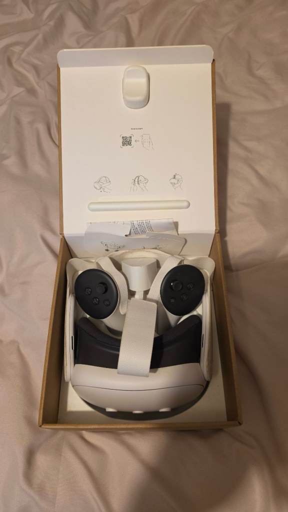 VIRTUAL REALITY HEADSET 