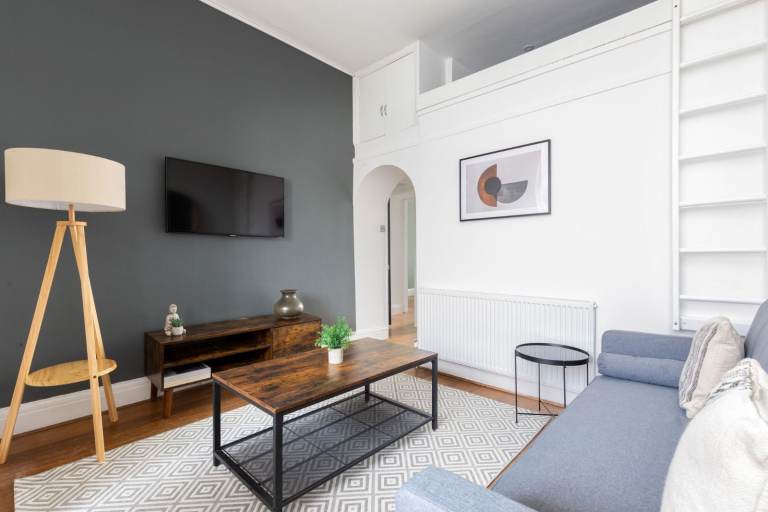 2-Bedroom Fully Furnished Apartment – Primrose Hill, NW1 8XH