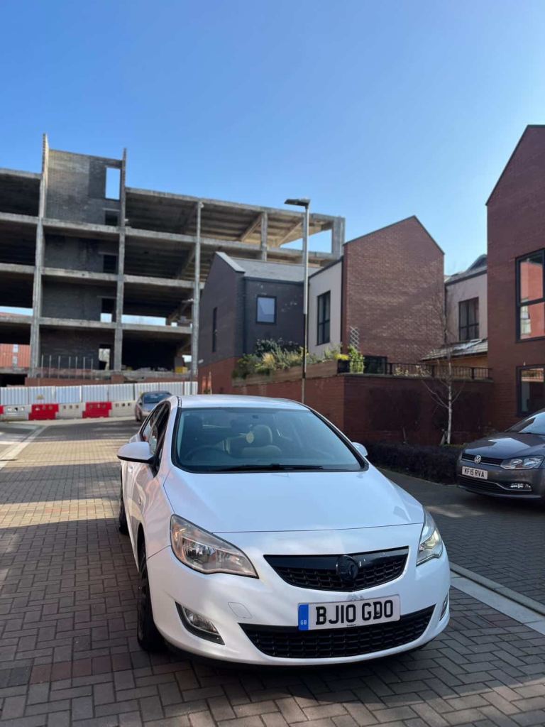 Vauxhall, ASTRA, Hatchback, 2010, Manual, 1686 (cc), 5 doors