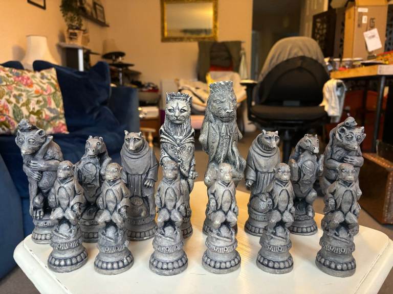 Fantastic Berkeley Reynard the Fox Chess Set Army Mid Grey