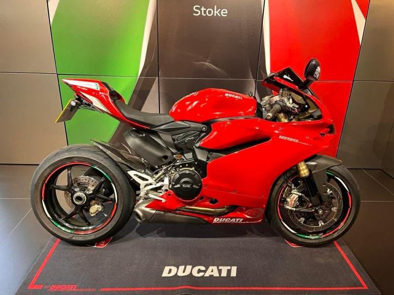 DUCATI PANIGALE 1299 2016 VERY CLEAN FOR AGE AND MILEAGE 