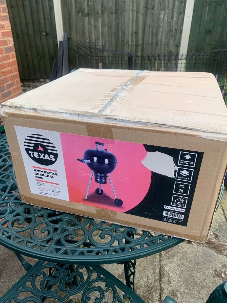 NEW Texas Kettle Charcoal BBQ with 3 Bags of Charcoal