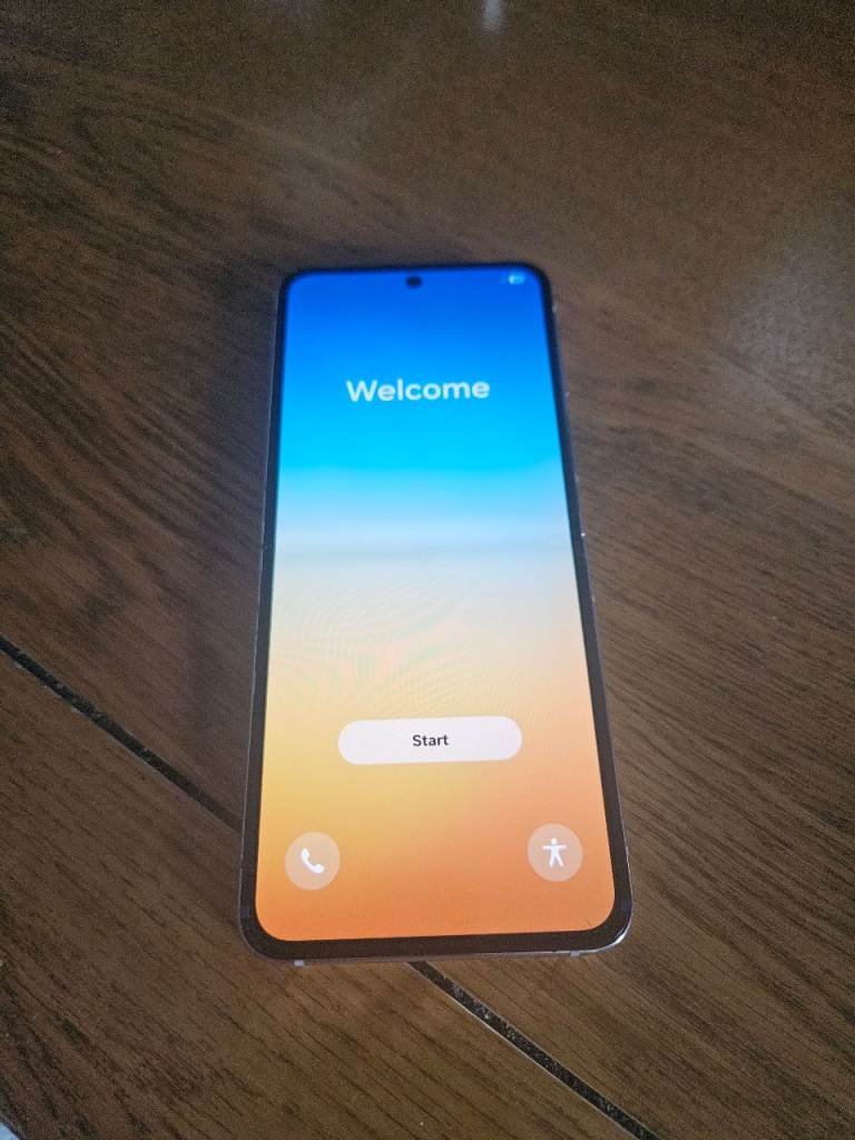 Samsung Galaxy Z Flip5 – unlocked. Reburbished by samsung.