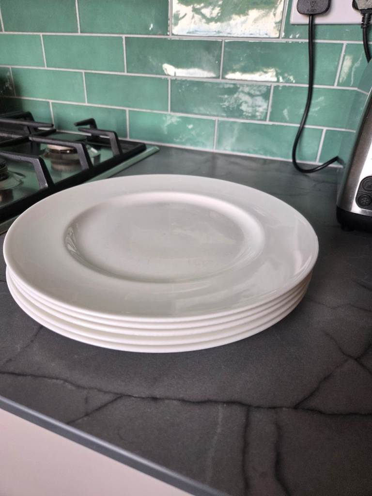 Set of 5 White Dinner Plates – open to offers