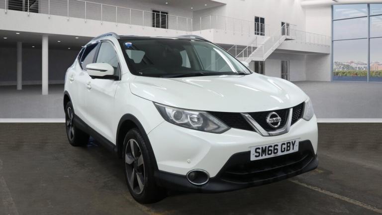 2016 Nissan Qashqai 1.2 DiG-T N-Connecta 5dr ++ PANROOF / NAV / CAMERA / ULEZ ++ HATCHBACK Petrol...