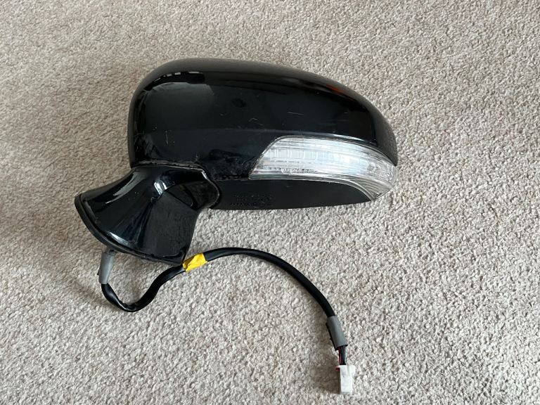 Toyota Avensis 2012–2014 Left Electric Wing Mirror with Indicator