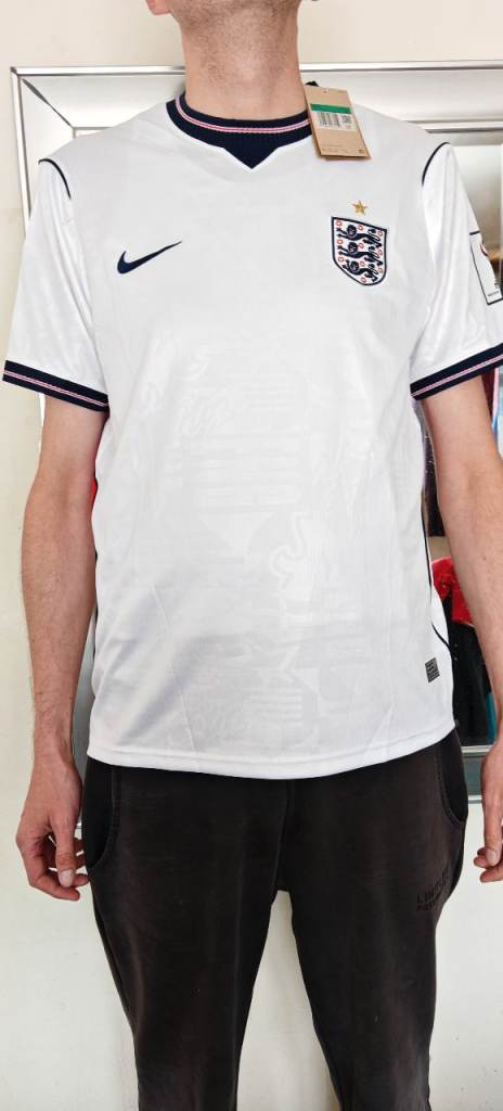 🏴󠁧󠁢󠁥󠁮󠁧󠁿 Brand new with tags England Shirt World Cup 2026 with FIFA badges on shirt
