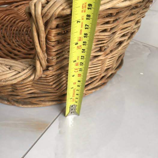 Wicker cat basket/small dog basket Good condition