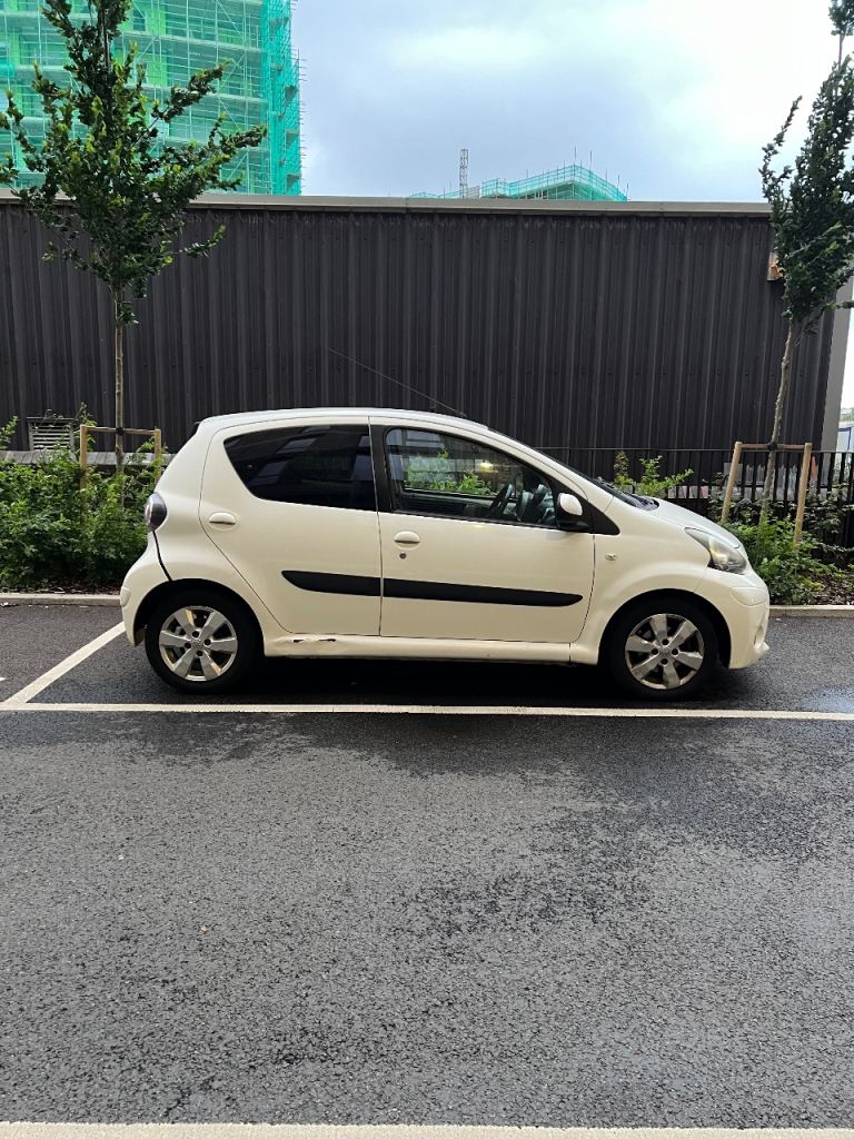 Toyota, AYGO, Hatchback, 2013, Manual, 1329 (cc), 5 doors
