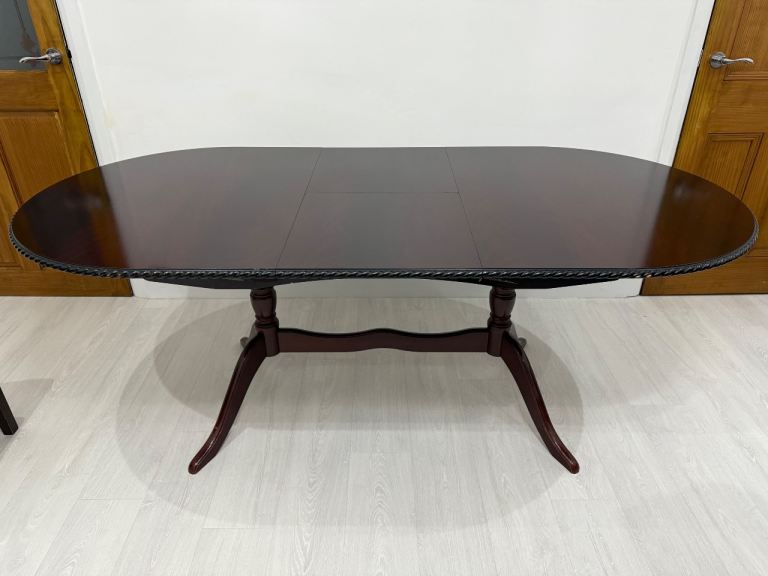 Solid Wood Extendable Dining Table – Seats 6–8