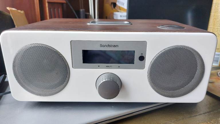 Sandstrom dab stereo alarm &ipod/iphone dock