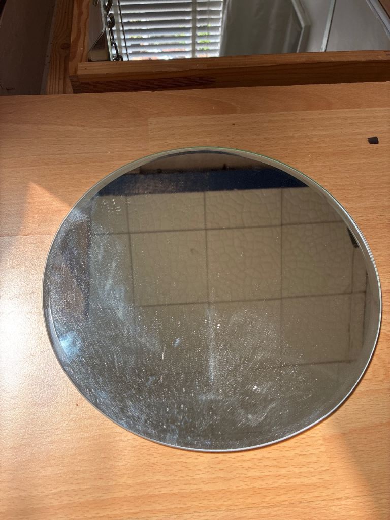 12 Round Centre Pieces 10x10 inches mirrored plates £25