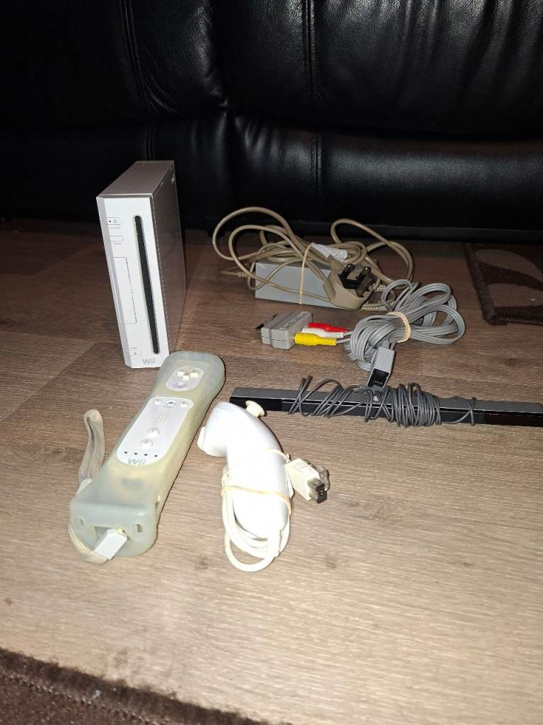 Nintendo wii and 2 games