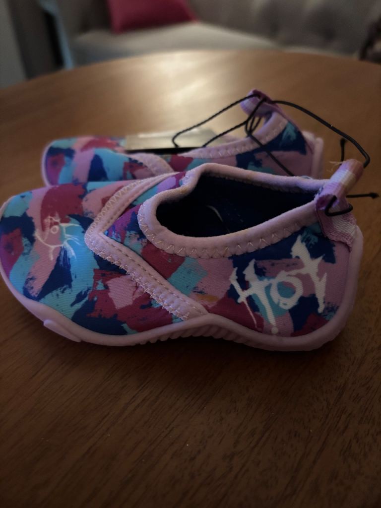 New Kids Beach/Surf Shoes Size 5