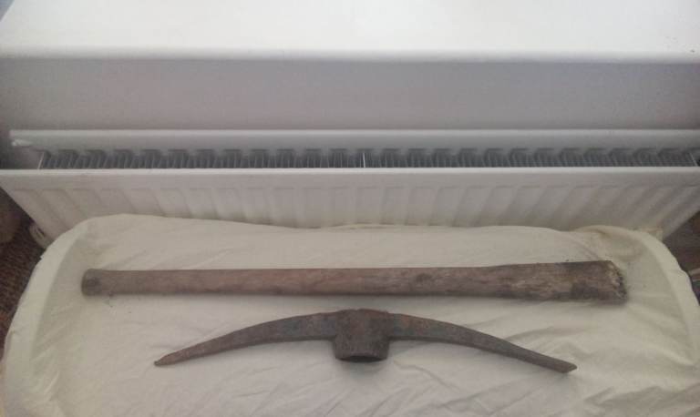 VINTAGE BRITISH MILITARY GRIFFIN 1979 STAMPED GARDEN PICK AXE TOOL 