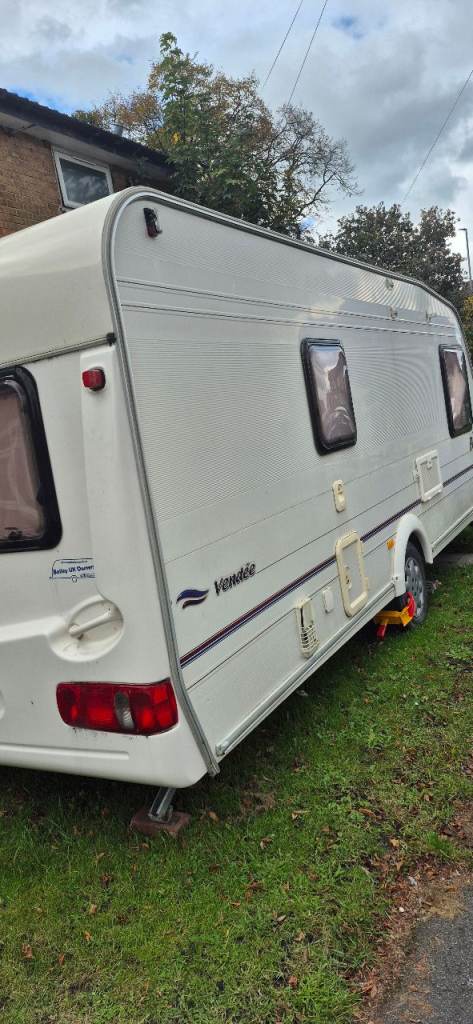 2005 Bailey Pageant Vendee (Series 5) – 4 Berth Fixed Bed – 100% DRY – Motor Mover & New Awning