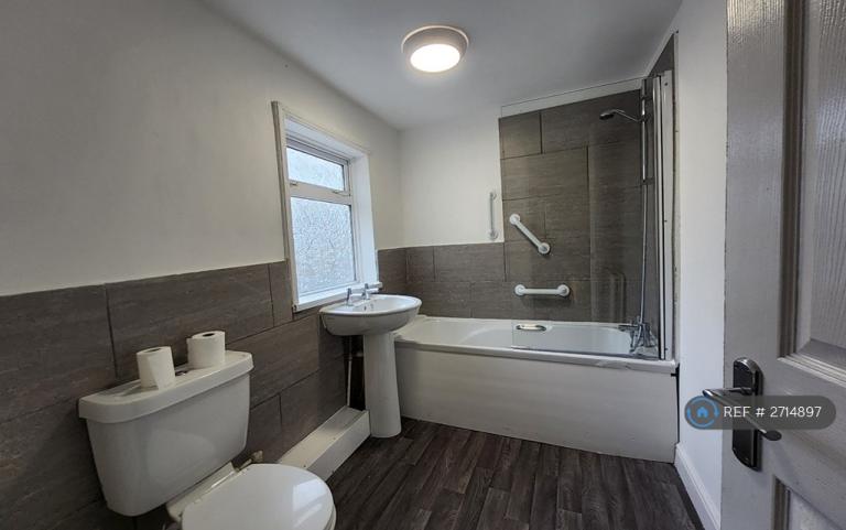 2 bedroom house in Schofield Street, Leigh, WN7 (2 bed) (#2714897)