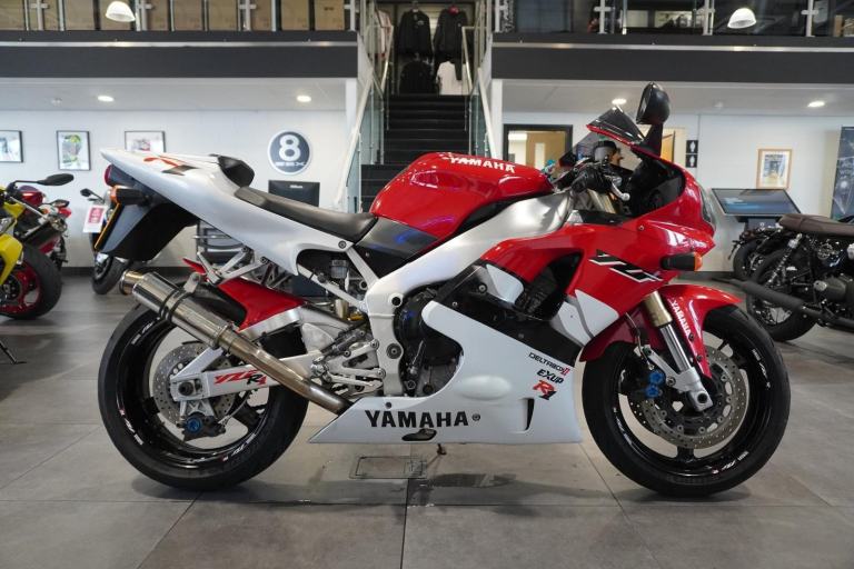 Yamaha YZF-R1, 1999, White with just 40850miles Only £3495. 
