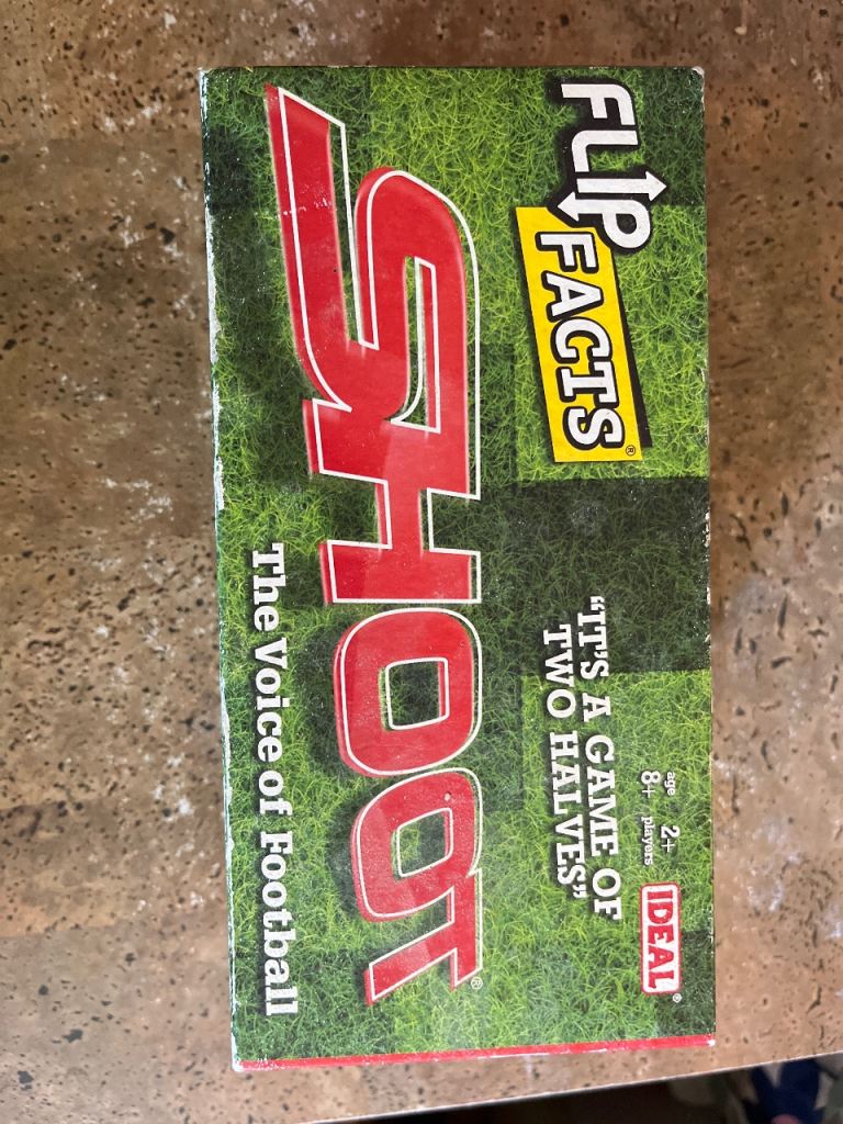 SHOOT football card game