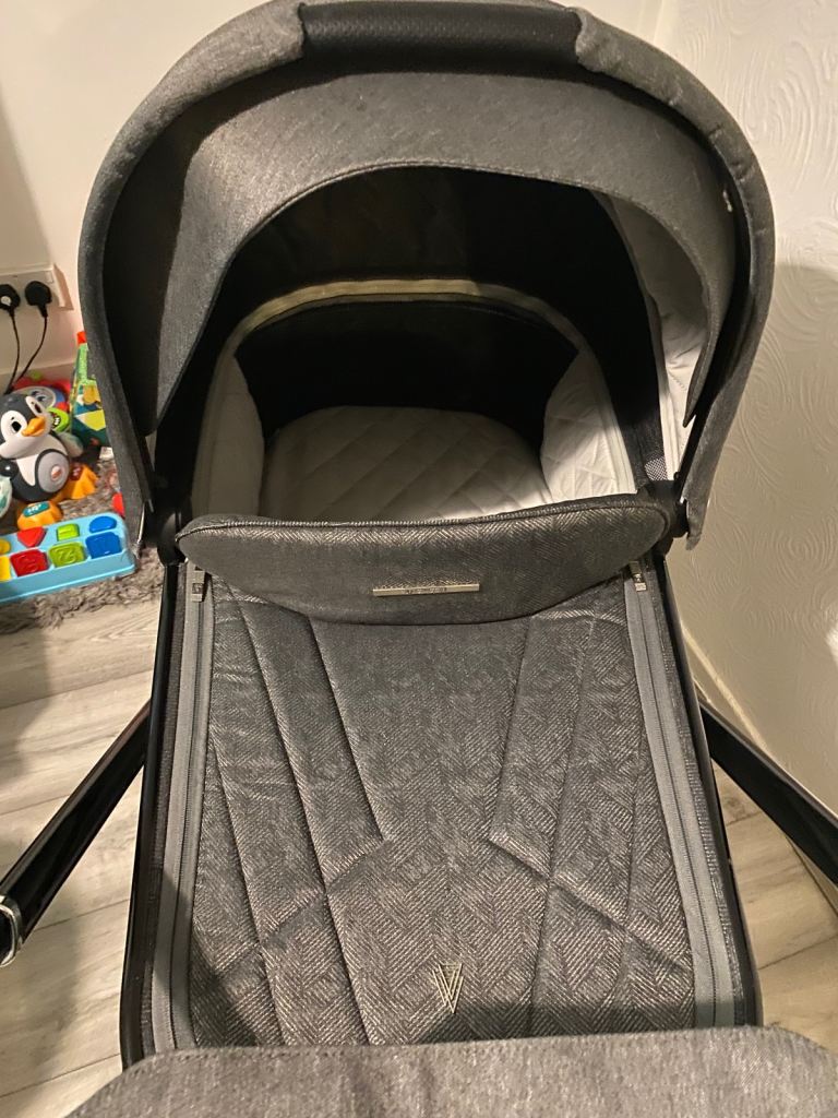 Venicci travel system 