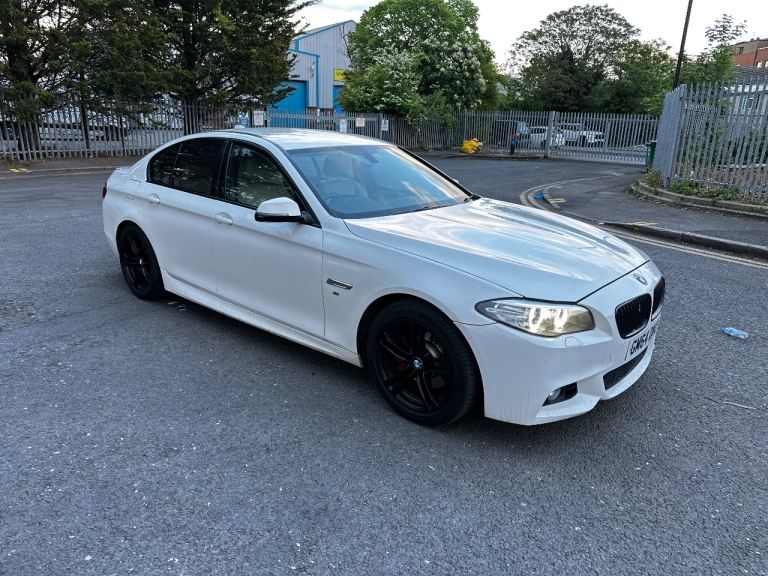 BMW 5 SERIES 520D M Sport ( ULEZ FREE ) parking sensors & low mileage