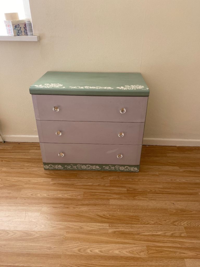 Lovely Painted Chest of 3 Drawers - Good Condition