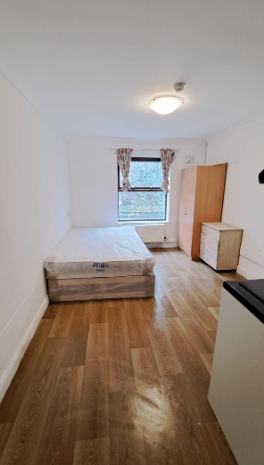 Spacious & Cosy Studio for Rent in - HA4 7DP