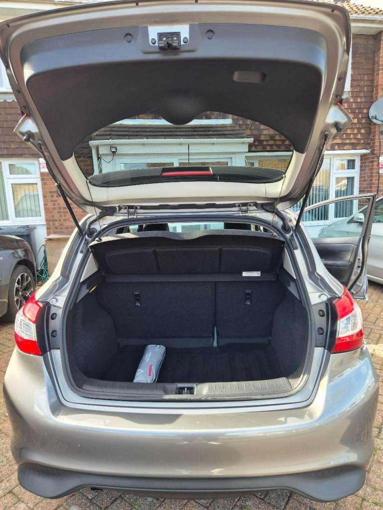 Nissan, PULSAR, Hatchback, 2017, Other, 1197 (cc), 5 doors