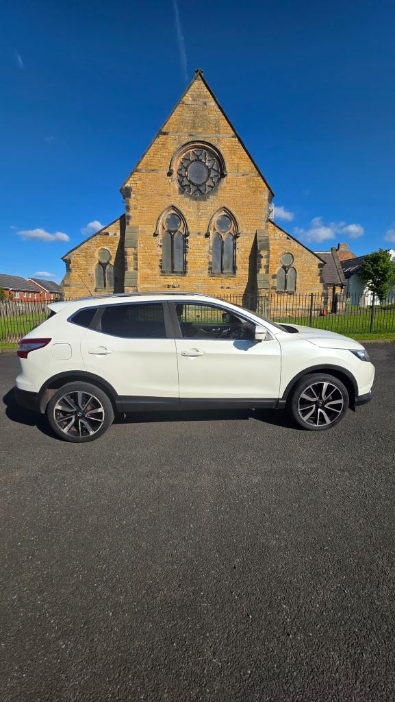 2015 Nissan Qashqai 1.5 dCi Tekna 5dr HATCHBACK Diesel Manual