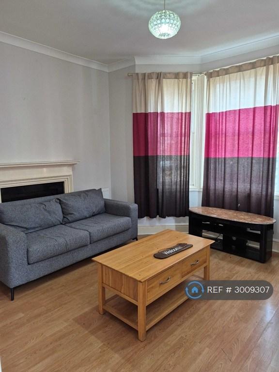 2 bedroom house in Clarendon Road, Ashford, TW15 (2 bed) (#3009307)
