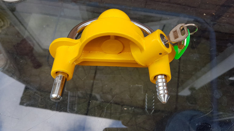 Caravan/trailer ball hitch