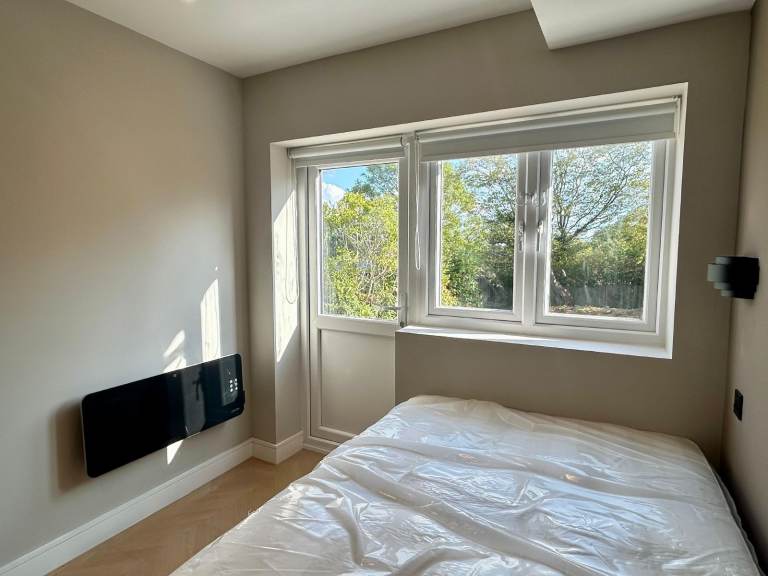 Self-contained studio flat in Potters Bar (Garden Access) - DSS Considered