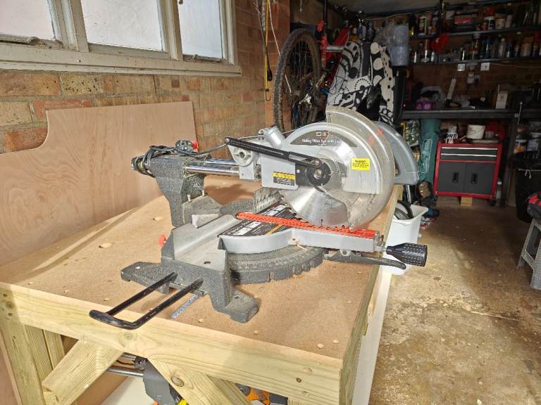 Mitre saw 2000 watts - Spares.