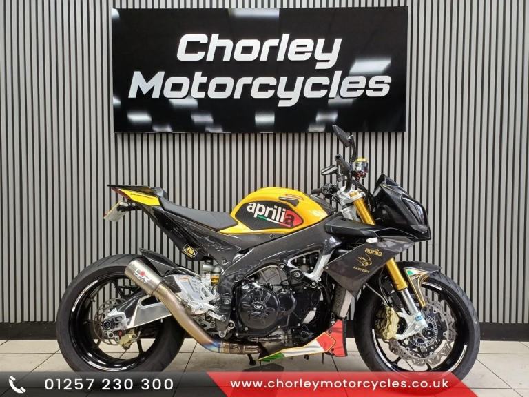 2012 APRILIA TUONO V4 R APRC  13733 MILES   carbon everywere, race exhaust