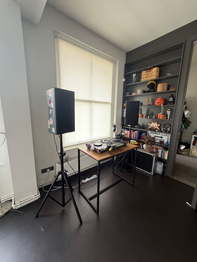 dBTechnologies B-HYPE 10 Active Speaker with Stand
