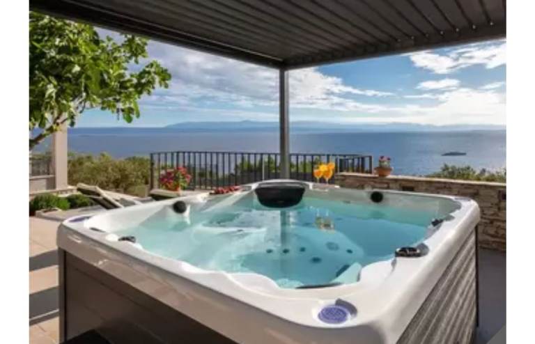 Platinum Spas Trident 40-Jet 5 Person Hot Tub 