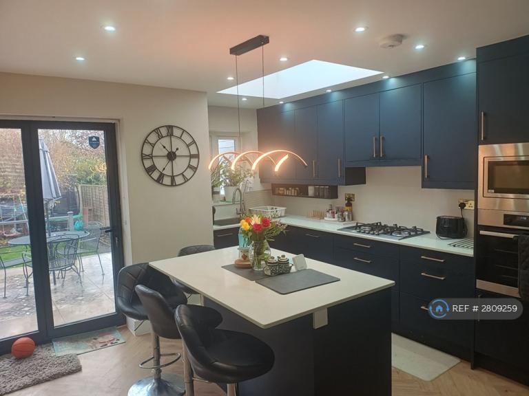 4 bedroom house in Rosebery Road, Hounslow, TW3 (4 bed) (#2809259)