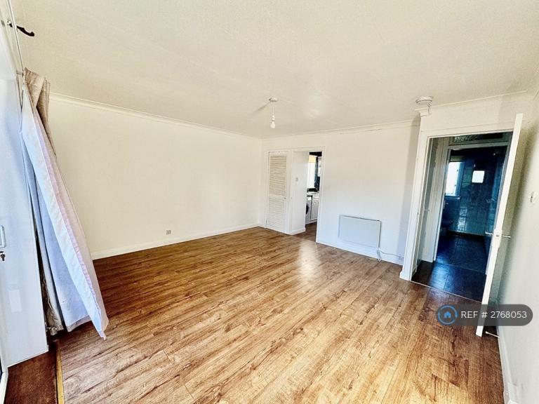 2 bedroom flat in Oxgangs Green, Edinburgh, EH13 (2 bed) (#2768053)